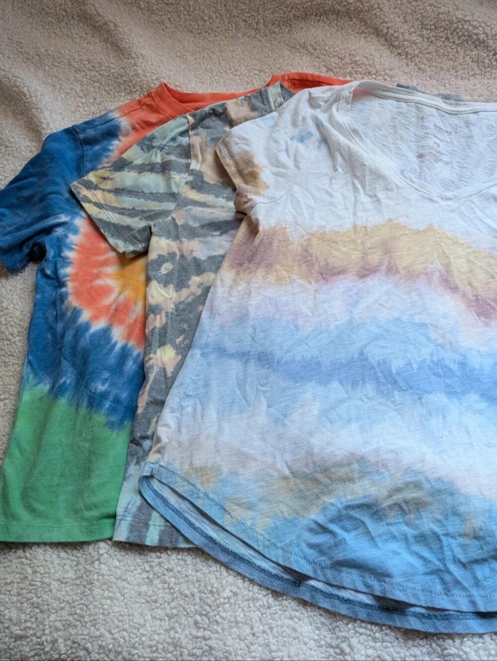 Bubdle: 3 Tie-Dye Short Sleeve Tops - Pastel Blue & Multicolor